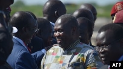 Rebel leader Riek Machar (C) meets with his supporters after landing at Juba international airport on April 26, 2016.
