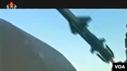 한이 공개한 기록영화 '백두산훈련열풍으로 무적의 강군을 키우시여'에 들어있는 대함 미사일 발사 장면.