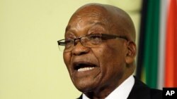 Jacob Zuma, de 75 años, enfrenta cargos por fraude, corrupción, crimen organizado y lavado de dinero.