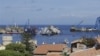 Petugas Berupaya Tegakkan Kapal Costa Concordia yang Kandas