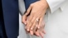 Hoàng tử Harry tự thiết kế nhẫn đính hôn gắn kim cương của mẹ