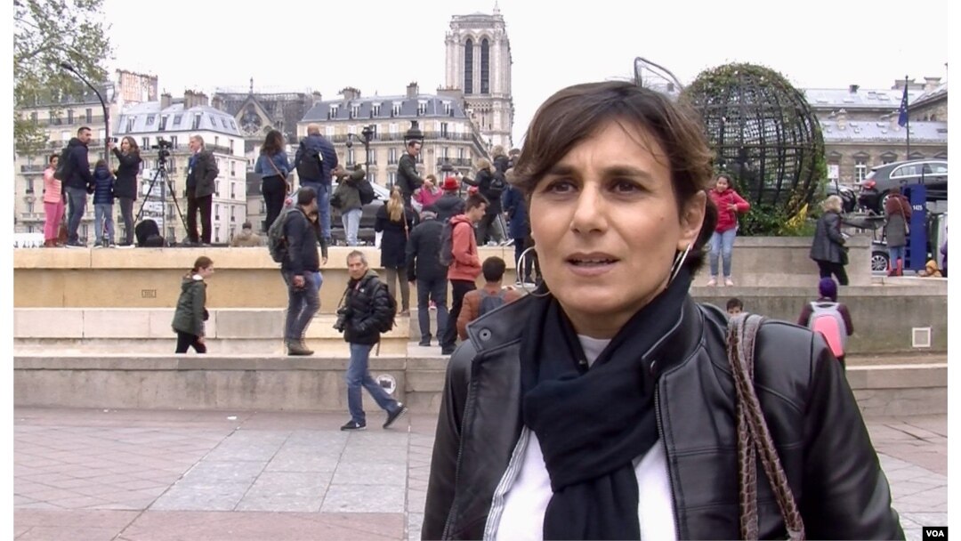 Severine Vilbert percaya Notre Dame akan dibangun “jauh lebih bagus dari sebelumnya.” (Foto: L. Bryant/VOA)