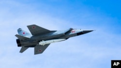 Máy bay phản lực MiG-31K gắn phi đạn siêu thanh Kinjal của Nga