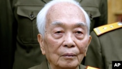 Đại tướng Võ Nguyên Giáp tại tư gia ở Hà Nội (hình chụp ngày 16/3/2004)