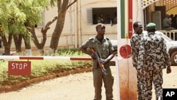 Malian junta soldiers stand guard at their headquarters in Kati, outside Mali's capital Bamako, April 1, 2012.