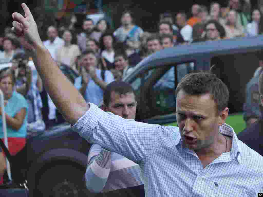 Russian investigators have launched a probe against opposition leader Alexei Navalny, suspecting him of fraud and money laundering.36-year-old Navalny, one of President Vladimir Putin&rsquo;s fiercest critics, was a driving force behind last winter&rsquo;s wave of anti-Putin rallies. Over the winter, the anti-corruption activist spearheaded a series of rallies in Moscow that drew up to 100,000 people to the streets ahead of the March vote that handed Putin a third presidential term.(AP Photo/Alexander Zemlianichenko, File)