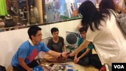 Student volunteers offer a free phone charging service at “Charging Corner” inside Hong Kong’s occupied central business district. The students have adapted a multi-USB powerboard, and can charge up to 80 telephones from one electric socket, Oct. 8, 2014.