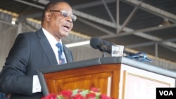Malawi President Mutharika addresses his supporters during his swearing-in ceremony, May, 28, 2019, in Blantyre. (L. Masina/VOA) 