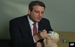 Η εγχείρηση στον εγκέφαλο της Γκάμπι