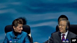 China's State Councilor Dai Bingguo, right, gestures to U.N. climate chief Christiana Figueres, left, at the opening of the United Nations Climate Change Conference in Tianjin, China, 04 Oct. 2010