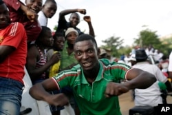 Supporters of President Pierre Nkurunziza celebrate his return in the streets of Bujumbura, Burundi, May 15, 2015.