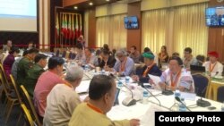  ျပည္ေထာင္စု ၿငိမ္းခ်မ္းေရး ညီလာခံ - ( ၂၁ ) ရာစု ပင္လံုအႀကိဳျပင္ဆင္ေရး ဆပ္ေကာ္မတီ ( ၁ ) ညွိနွိုင္းအစည္းအေဝး (Hla Maung Shwe Facebook) 