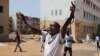 Un étudiant chante un slogan lors de manifestations contre l'augmentation des frais universitaires à l'université Cheikh Anta Diop, à Dakar, le 9 avril 2013.