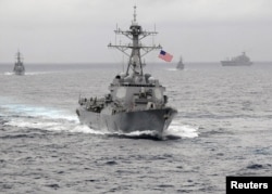 ເຮືອ​ພິຄາດ ​ລູກ​ສອນ​ໄຟ​ນຳ​ວິຖີ​ ຂອງ ສະຫະລັດ USS Lassen ເດີນທາງເຂົ້າໄປມະຫາສະໝຸດ ປາຊີຟິກ ໃນຮູບທີ່ຖືກເຜີຍແຜ່ໂດຍ ກອງທັບເຮືອ ສະຫະລັດ ເມື່ອເດືອນພະຈິກ 2009.