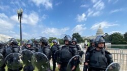 La Policía del Capitolio vigila el edificio sede del Congreso de EE. UU. en Washington, D.C., el sábado, 18 de septiembre de 2021.