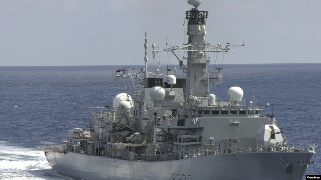 英国皇家海军“里士满”号（HMS Richmond）护卫舰在东中国海航行（英国皇家海军照片）(photo:VOA)