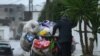 Un des "Barbechas", les fouilleurs de poubelles, à Tunis, le 6 janvier 2019 ( AFP / FETHI BELAID )