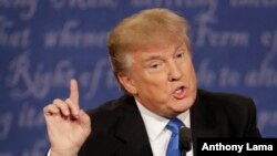 Ứng cử viên đảng Cộng hòa Donald Trump trong cuộc tranh luận tổng thống tại Đại học Hofstra ở Hempstead, New York, 26/9/2016.