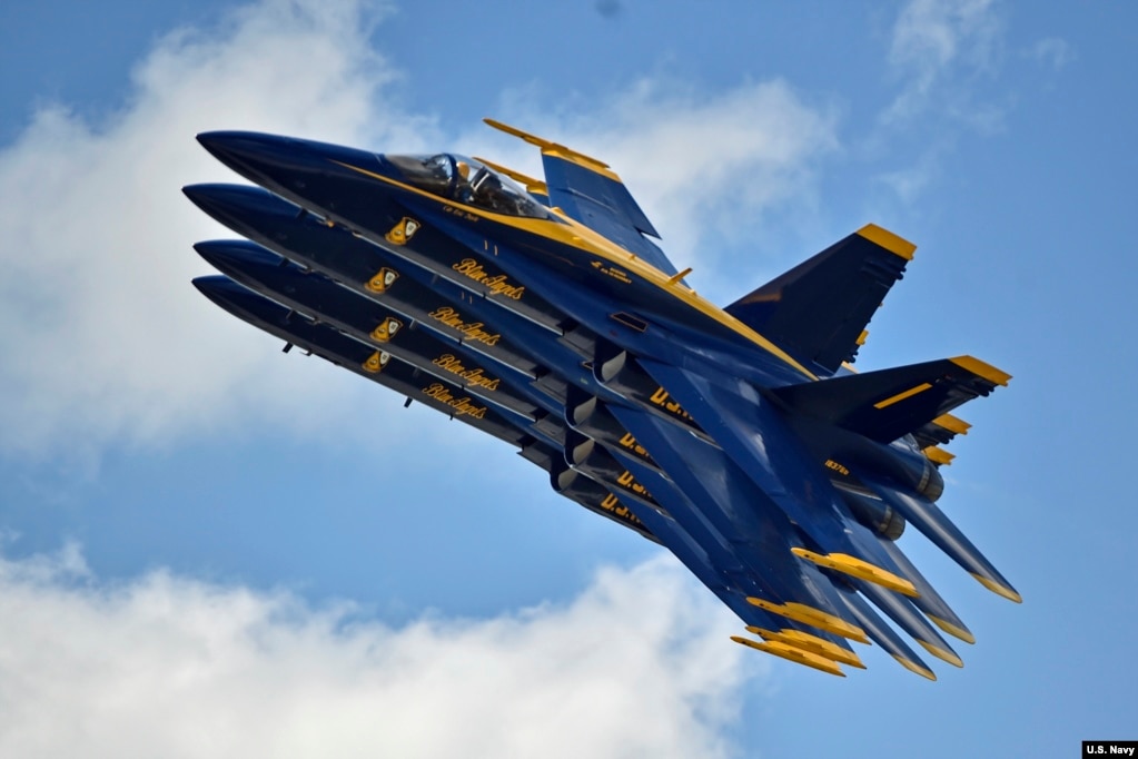 ̱ ̿ Ͽ  &#39;Ʈ   (Vectren Dayton Air Show)&#39;   ر  ߴ &#39; (Blue Angels)&#39;   ̰ ִ.