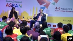 U.S. Secretary of State John Kerry speaks during a meeting with youths from the Association of Southeast Asian Nations (ASEAN) region in Kuala Lumpur, Malaysia, Aug. 5, 2015. 