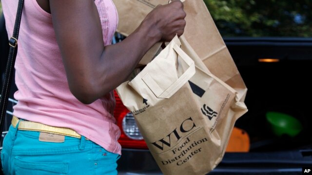 Propuesta del comisonado afectaría básicamente a mujeres y niños que reciben ayuda alimentaria bajo el programa WIC.