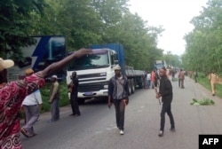 Several hundred ex-rebels block access to Bouake, their former stronghold in central Ivory Coast, on May 8, 2017, to press pay demands after a mutiny in January that led to a deal.