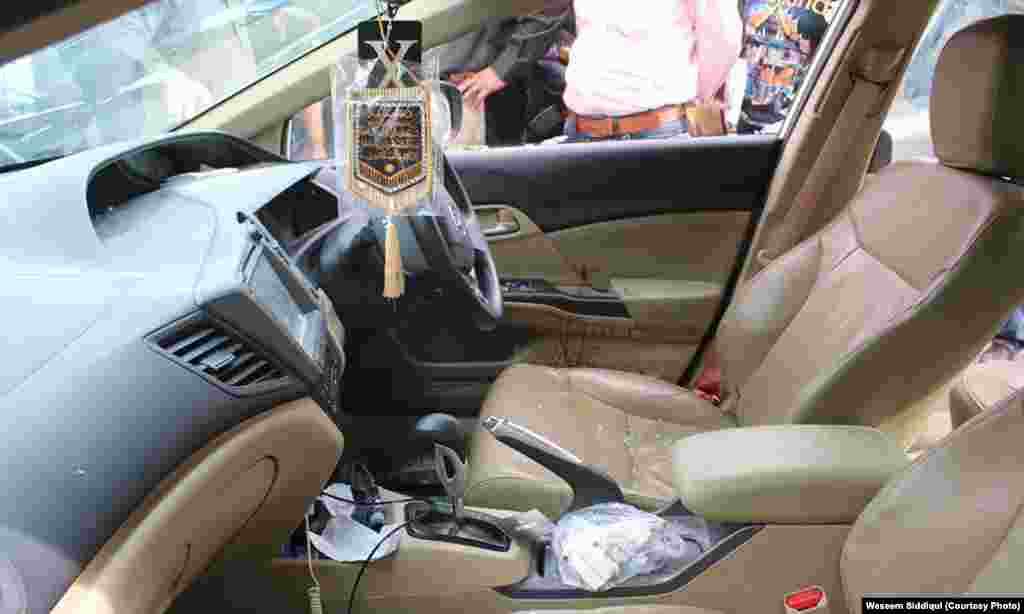 ڈرائیونگ سیٹ جس پر امجد صابری گولیوں کا نشانہ بنے