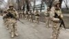 Arhiva - Fotografija ruskog Ministarstva odbrane na kojoj se vide pripadnici mirovnih snaga Organizacije ugovora o kolektivnoj bezbednosti tokom pripreme za patrolu u Almatju, Kazahstan, 11. januara 2022.