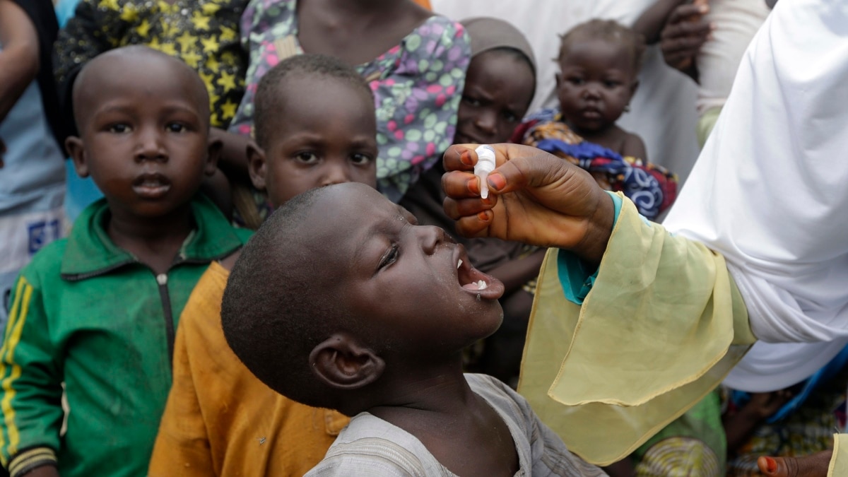 Une campagne massive de vaccination contre la polio en Afrique