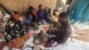 Família deslocada acolhida numa residência em Pemba, Cabo Delgado, Moçambique