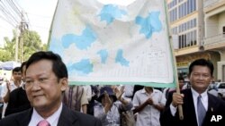 The Opposition Sam Rainsy Party's lawmakers and supporters, hold a Cambodia map for their protecting Cambodia territory while walking on the street in Phnom Penh, file photo. 