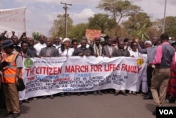 Anti-abortion protesters march through Lilongwe, Malawi, Dec. 6, 2016. (L. Masina/VOA)