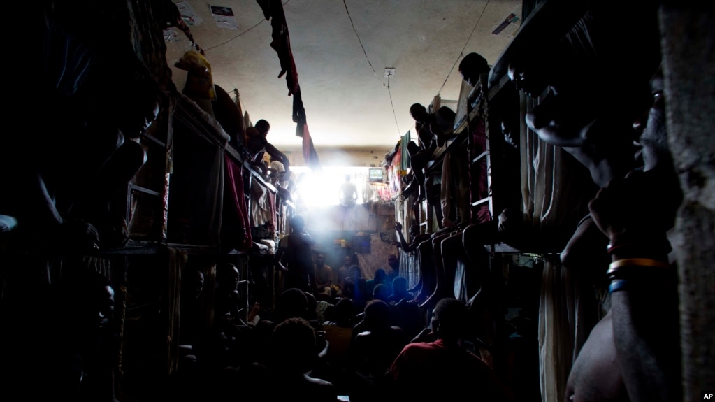 Prisoners cram shoulder to shoulder to watch TV in their crowded cell inside the National Penitentiary in downtown Port-au-Prince, Haiti, Feb. 13, 2017.