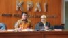 Ketua KPAI Susanto dan Komisioner KPAI Bidang Pendidikan Retno Listyarti saat konferensi pers di Kantor KPAI, Jakarta, Jumat, 15 Februari 2019. (Foto: Ahmad Bhagaskoro/VOA)