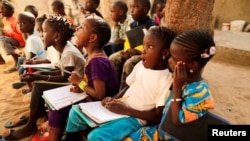 Des enfants à l'école du soir à Dakar au Sénégal le 16 janvier 2019.