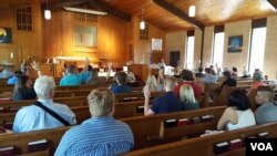 Jemaah di Gereja Wedgewood di Charlotte, North Carolina. (W. Gallo/VOA)