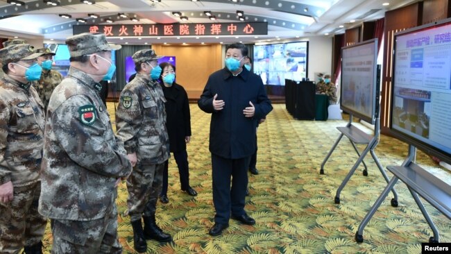 中共领导人习近平在武汉火神山医院视察。(2020年3月10日)