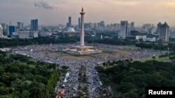 Reuni 212 di kompleks Monumen Nasional (Monas) di Jakarta, 2 Desember 2019. (Foto: Antara Foto/Aruna/via REUTERS) 