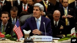 Menlu AS John Kerry menghadiri KTT regional Asia Tenggara untuk tingkat Menteri di Kuala Lumpur, Malaysia, Kamis (6/8).
