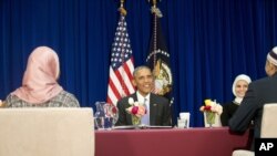 ABŞ prezidenti Barak Obama Baltimor şəhərində müsəlman icmasının liderləri ilə görüşür