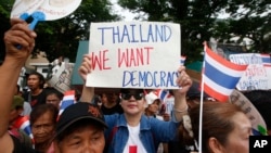 Para aktivis pro-demokrasi Thailand melakukan aksi protes di Bangkok (foto: dok). 