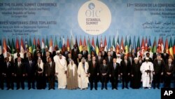 Para pemimpin negara-negara anggota Organisasi Kerjasama Islam (OKI) saat mengadakan KTT di Istanbul, Turki (foto: dok). 