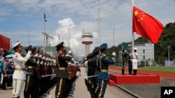 中国驻港部队2019年6月30日在香港昂船洲海军基地为纪念香港主权移交22周年举行升旗仪式。