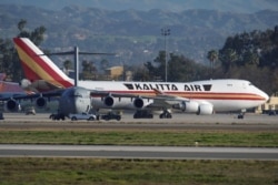 Чартерный самолет, вылетевший из Уханя, приземлился на базе ВВС США в Риверсайде, Калифорния