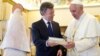Papa inyecta paz y optimismo a Colombia