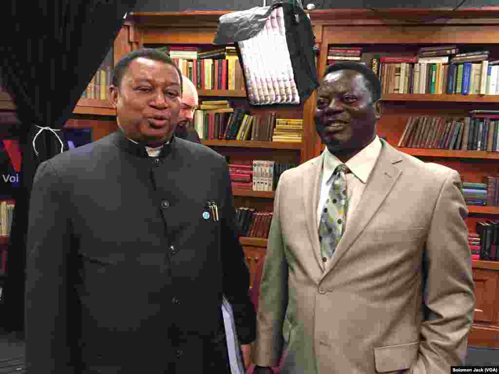 Ziyarar Babban Sakatare Janar Na Kungiyar OPEC Mohammad Sunusi Barkindo Muryar Amurka tare da shugaban sashen Hausa Leo Keyen