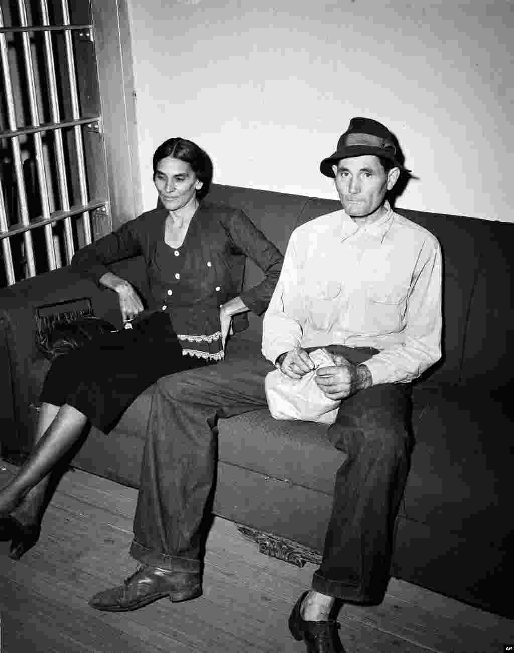 امروز در تاریخ: دستگیری جورج وایت و همسرش دالی در ایالت جورجیا در سال ۱۹۴۹. آنها به دلیل غیر قانونی بودن ازدواج بین یک سفید پوست و یک سیاه پوست دستگیر شده بوده اند.