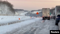 En Fotos | Interestatal 95 cerrada en Virginia tras tormenta invernal 