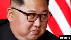 Trong tuyên bố tại hội nghị thượng đỉnh, Triều Tiên chỉ cam kết “giải trừ hoàn toàn bán đảo Triều Tiên,” cụm từ mà họ từng sử dụng trong quá khứ.