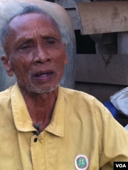 Ta An, a former Khmer Rouge commander speaks during an exclusive interview with VOA Khmer on July 27, 2011 at his house in Kamrieng district of Cambodia's northwestern Battambang province. He is among those being investigated by the Khmer Rouge tribunal f